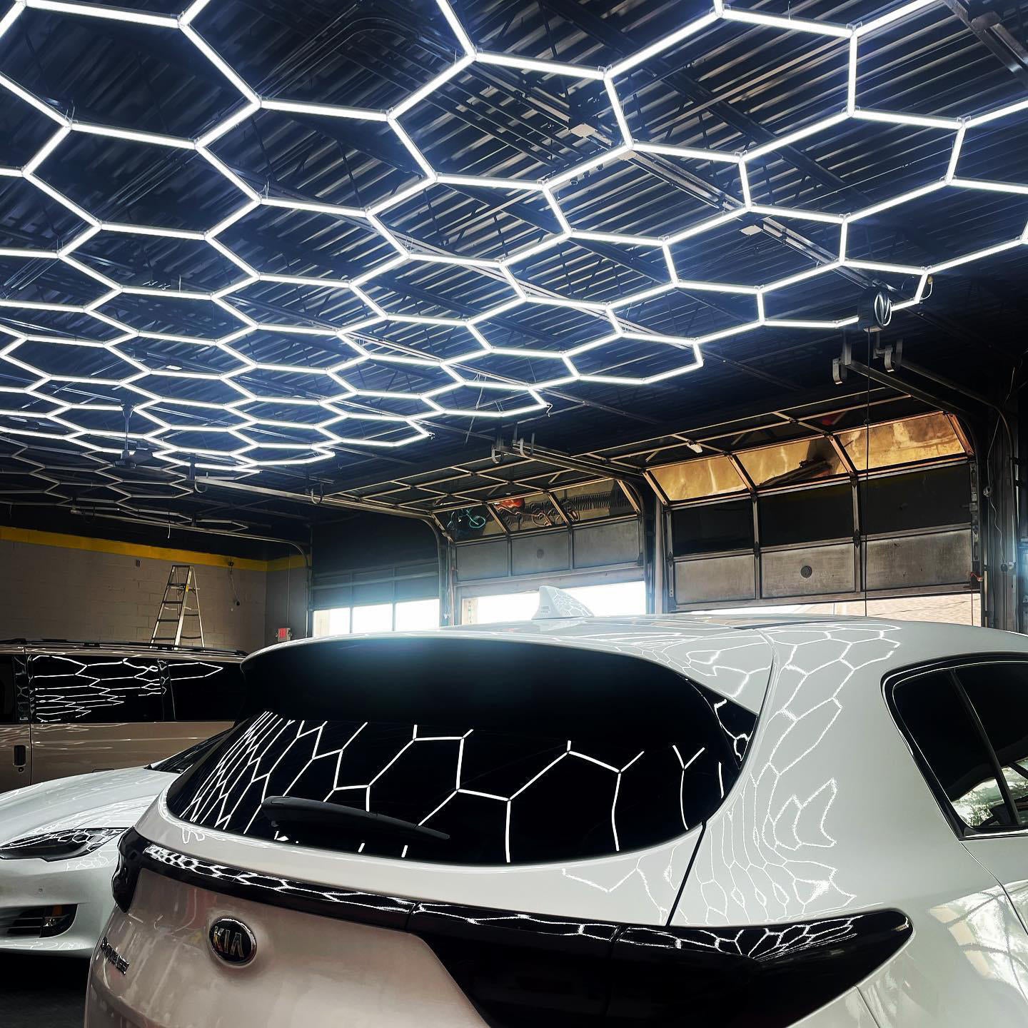 LED hexagonale garage : quel kit choisir selon la taille de votre espace ? (Guide complet 2026)